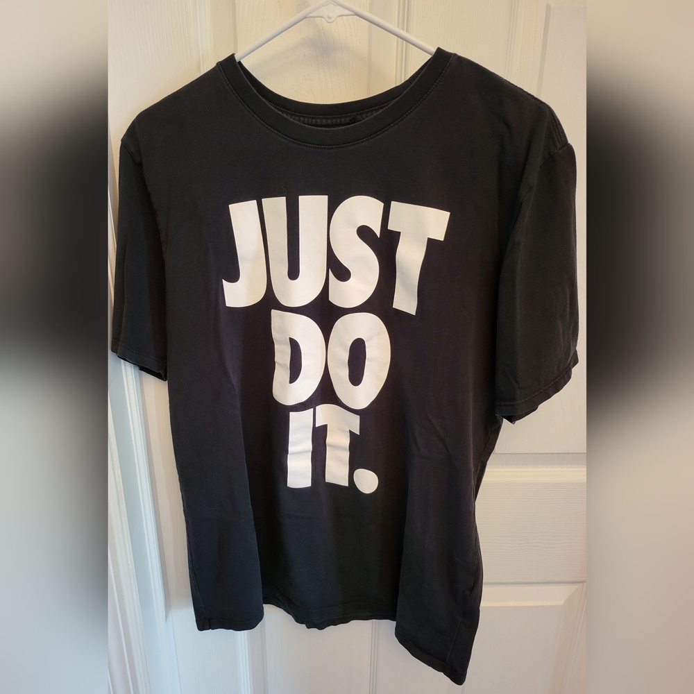 The Nike Tee Just Do It Large Logo Print Men's L Large Black White Short Sleeve